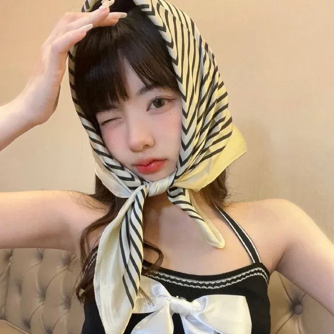 镜内情谜